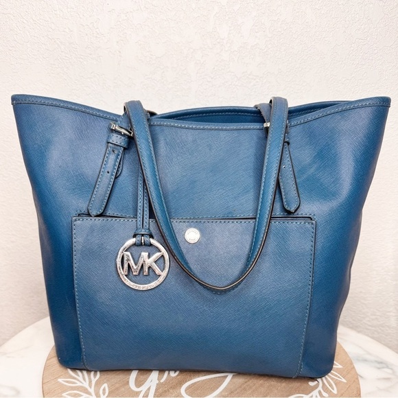 Michael Kors tote,adjustable straps,magnetic closure,xtra pockets,denim blue - Picture 1 of 8